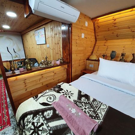 New Luxurious Modern Studio Apartment Джераш Екстериор снимка